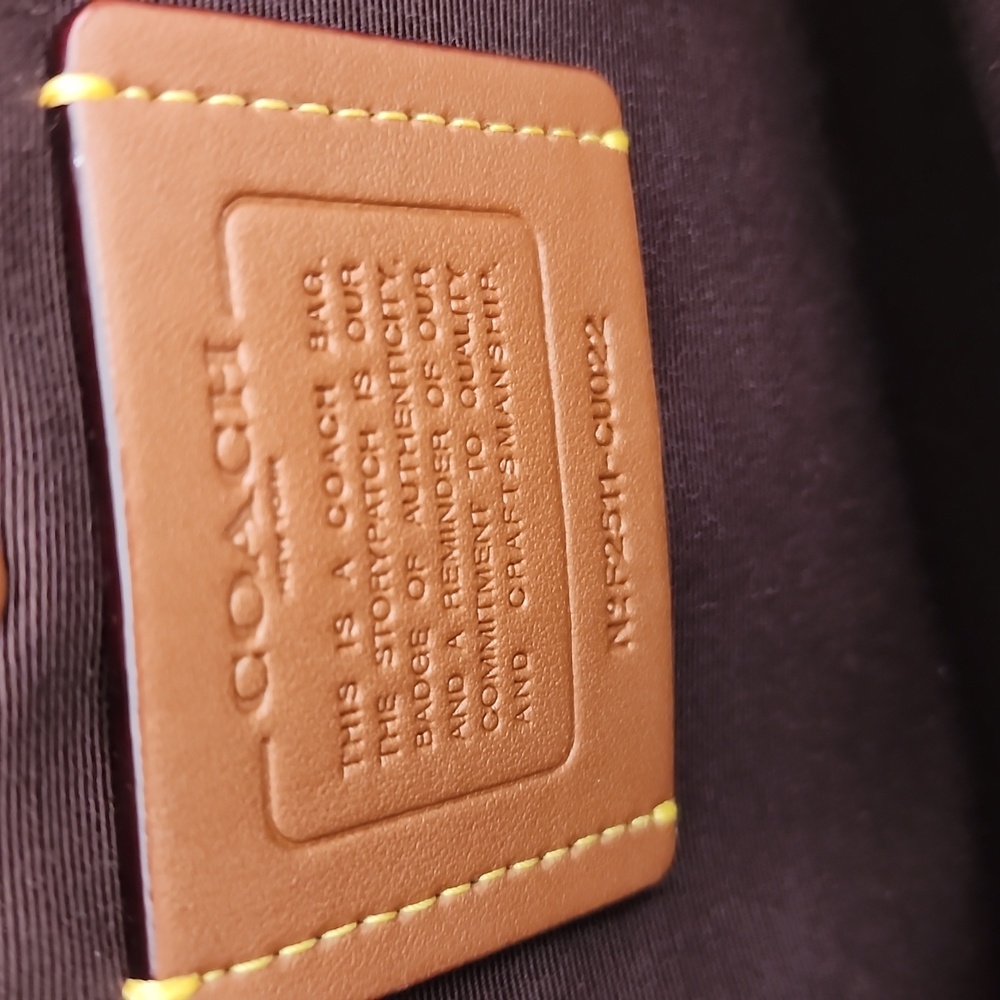 Coach Legacy Carryall 35 - Picture 6 of 7